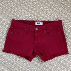 Red frayed hem denim shorts